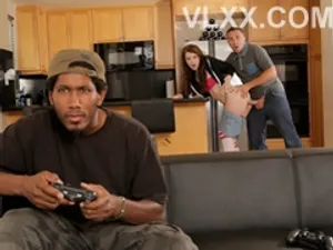 Con đĩ mặc đồng phục bị địt từ phía sau và khóc