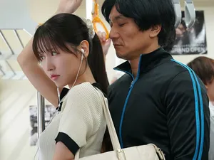 Con đĩ thủ dâm sau khi bị địt